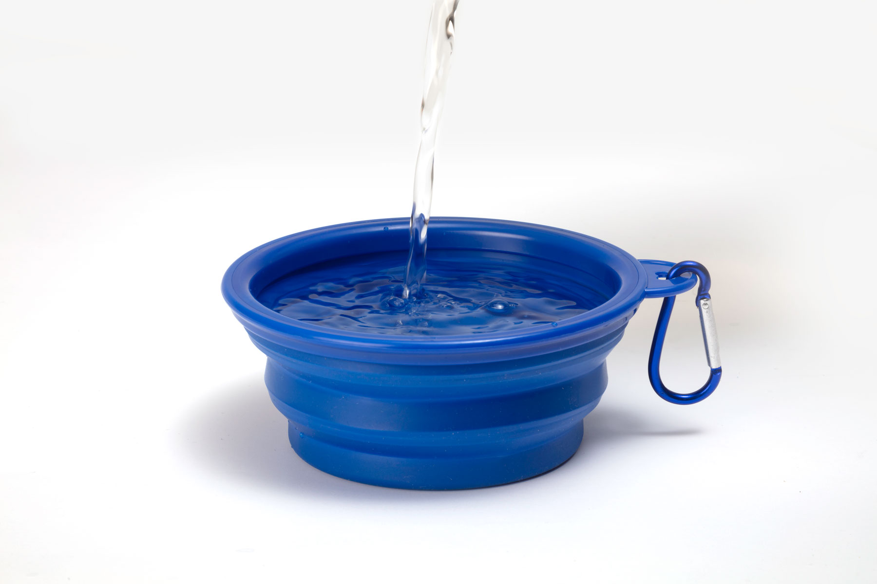 COLLAPSIBLE BOWL with water